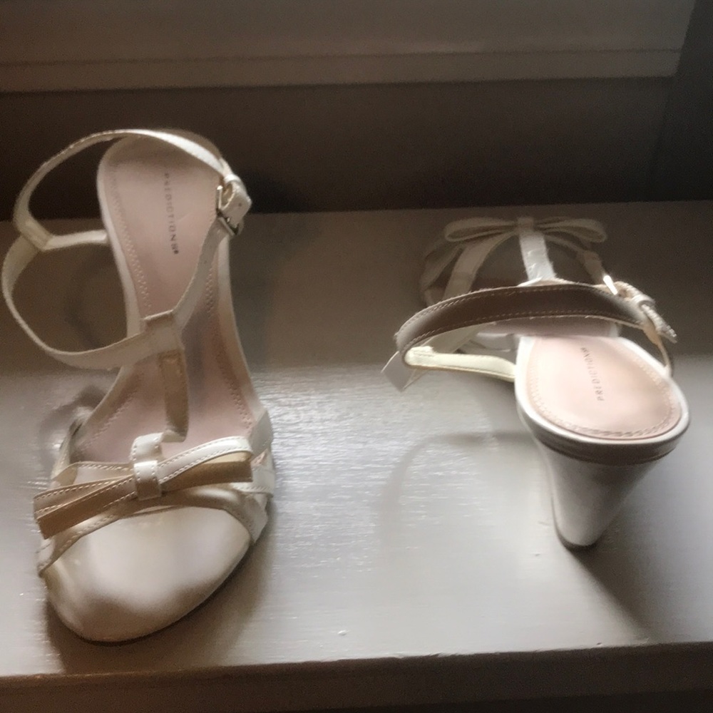 White Wedges with a Bow